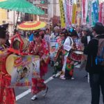 浅草の街を元気に練り歩き！！雷大行進に参加！！