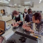 なかまと一緒に楽しく料理！婦人部「焼売を作る会」